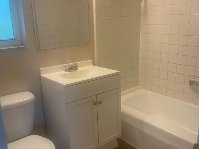 1162 Hampshire Ave — Photo 15
