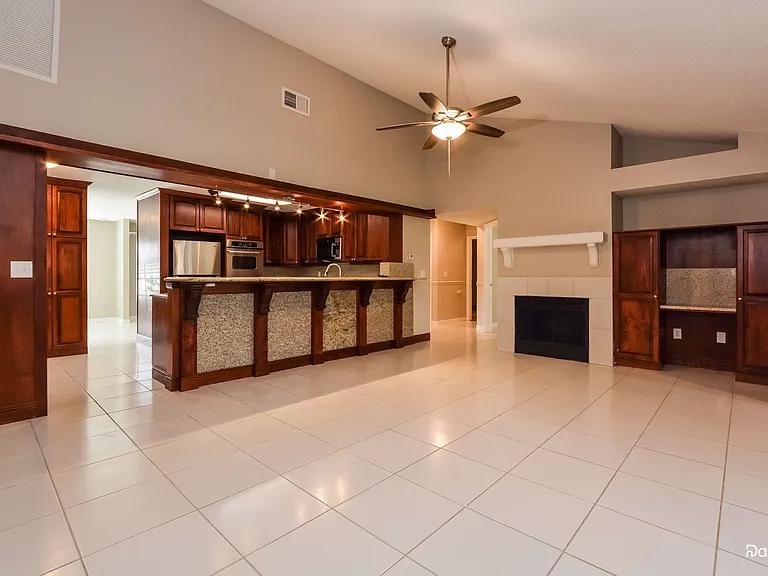 556 Silvergate Loop — Photo 7