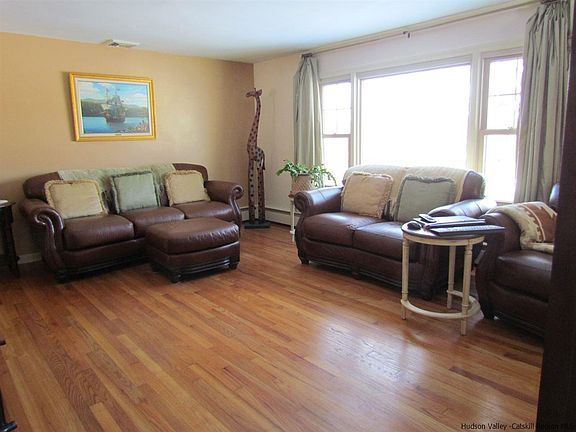 4th image of 16 Lauretta Dr