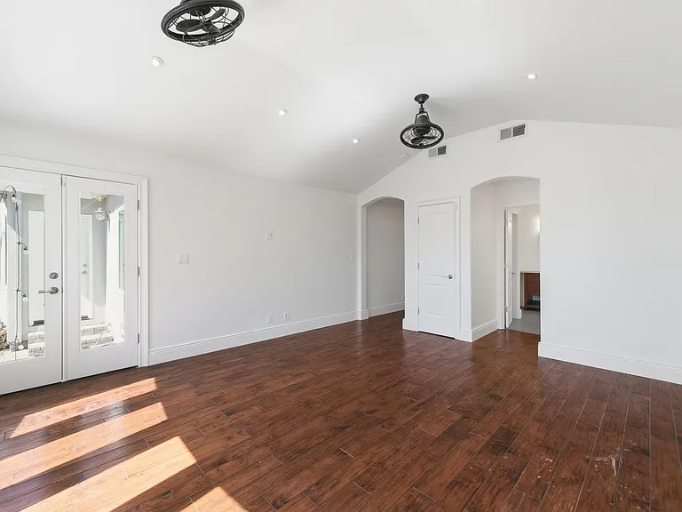2476 Homewood Dr — Photo 17