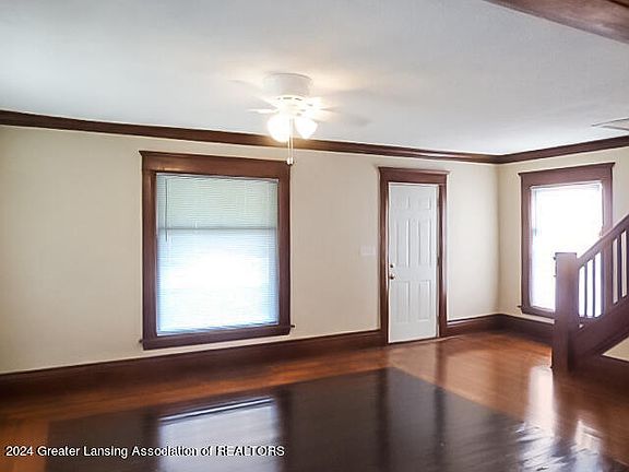5th image of 127 E Mount Hope Ave