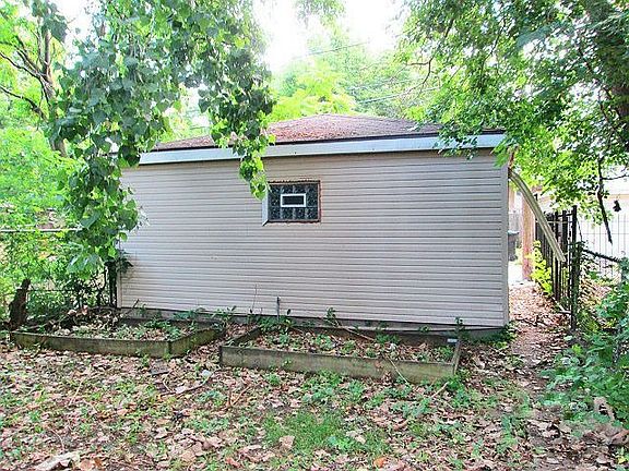 3rd image of 839 N Saint Louis Ave
