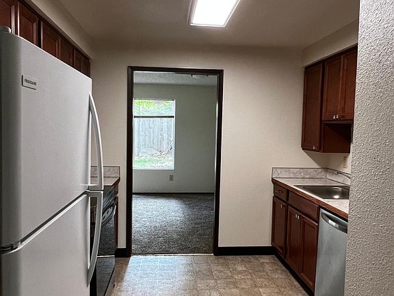 4th image of 1010 Midway Dr NE #6