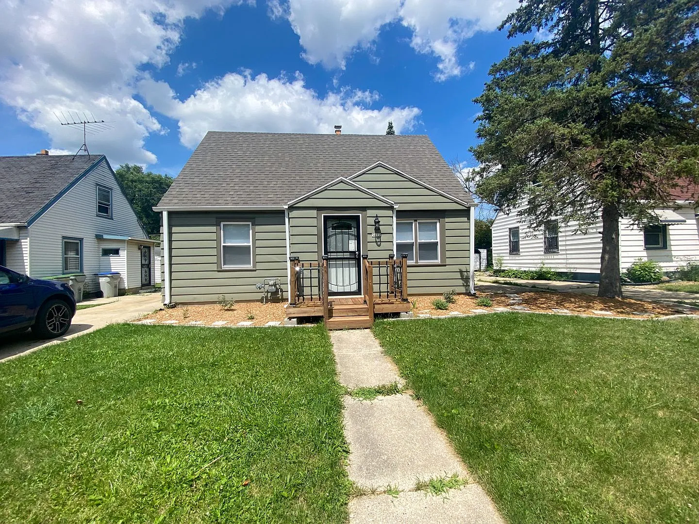 4 Bedroom Single Family — Photo 1