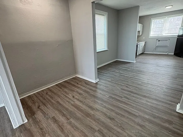 3954 S Grand Blvd — Photo 4
