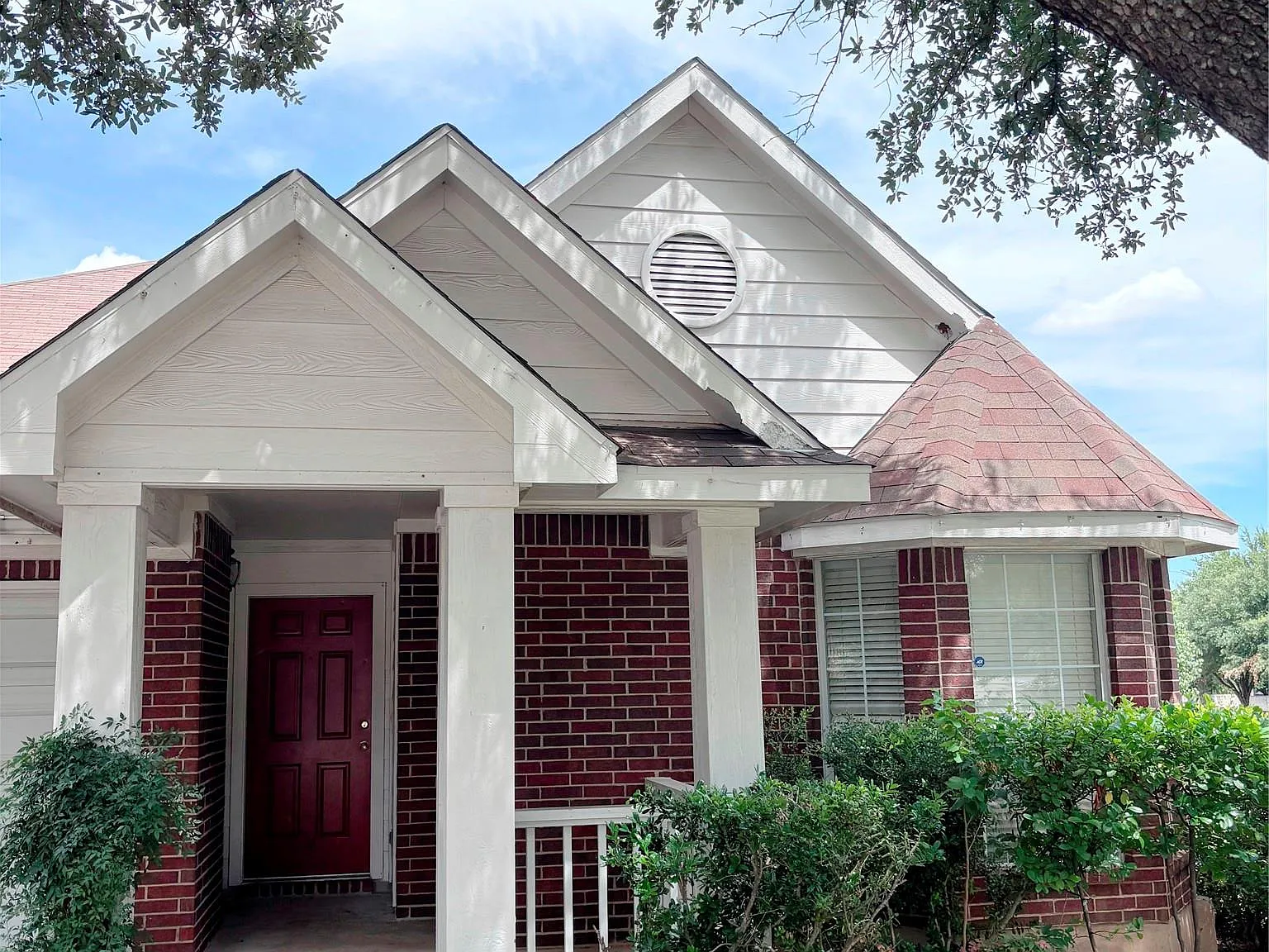 3 bed, 2.0 bath, 1622 sqft, $1,995 — Photo 2