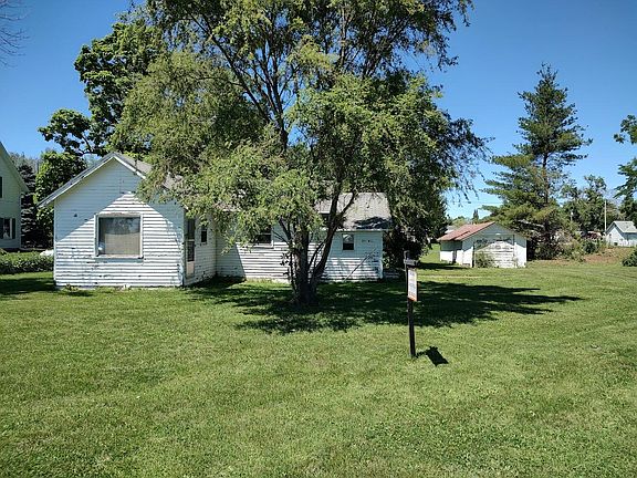 2nd image of 205 Ash St