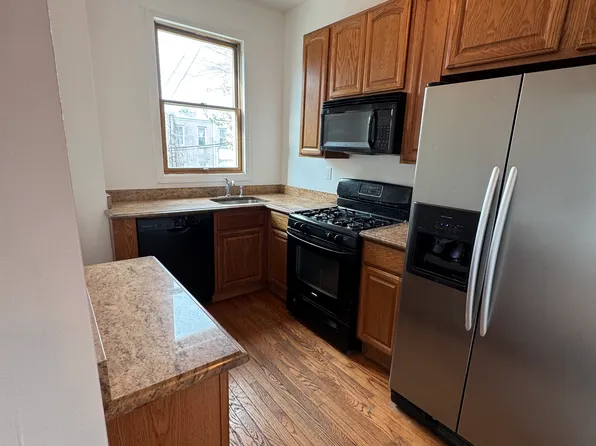 37 Hausman Street image 2 of 9