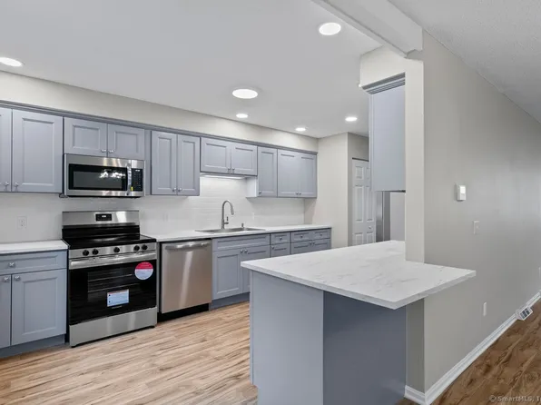 53 Orangewood West #53, Derby, CT 06418