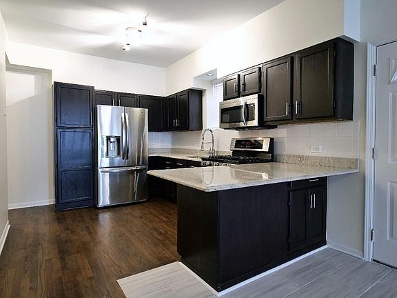 4th image of 2242 W Grand Ave #1