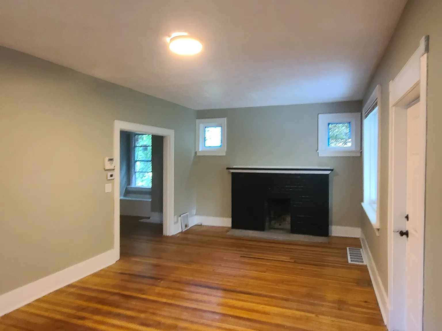 5 bed, 2.5 bath, 1711 sqft, $2,200 — Photo 2
