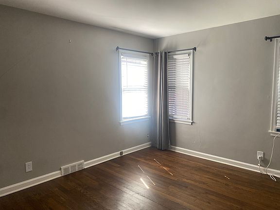 4th image of 221 S 38th Ave #1