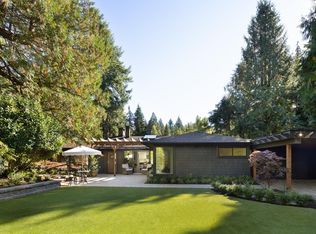 5075 Howe Sound Ln, West Vancouver, BC V7W1L4