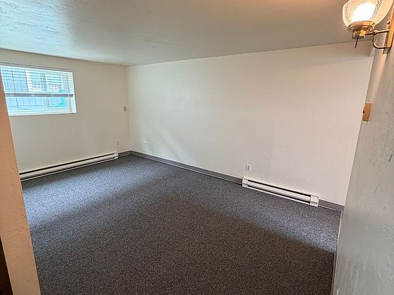 5th image of 952 NW Sycamore Ave #8