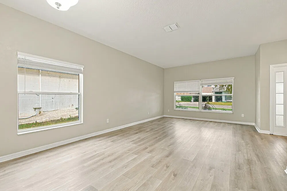 3 bed, 2.0 bath, 1931 sqft, $2,140 — Photo 3