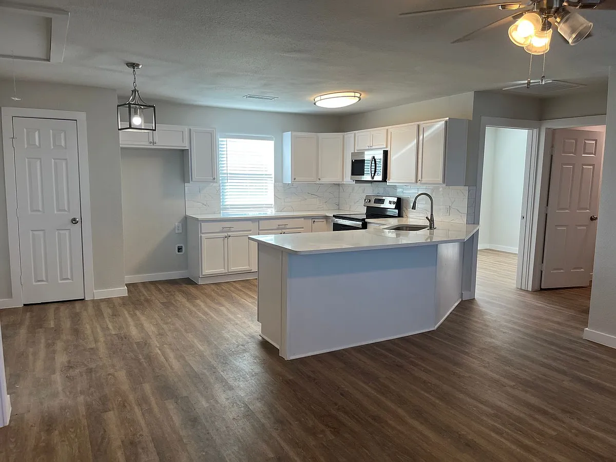 Building Photo - 383 McIlrath #A
