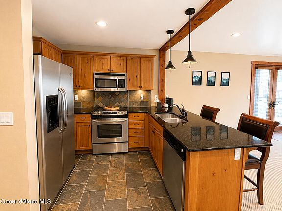 4th image of 834 McKinley Ave #205