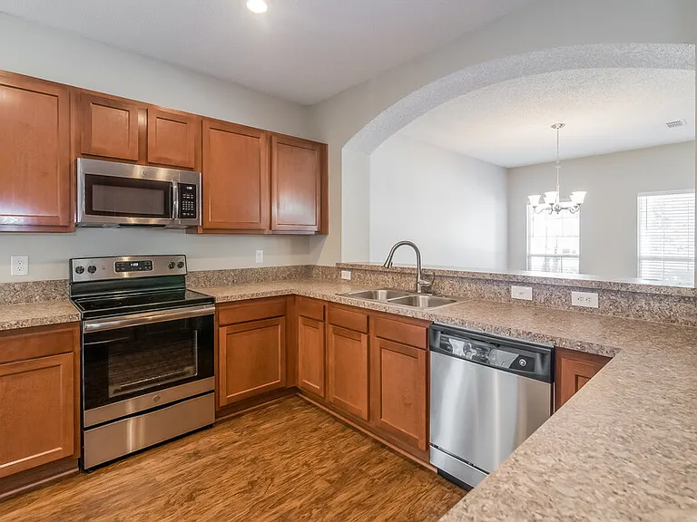 8413 Staplehurst Dr W — Photo 8
