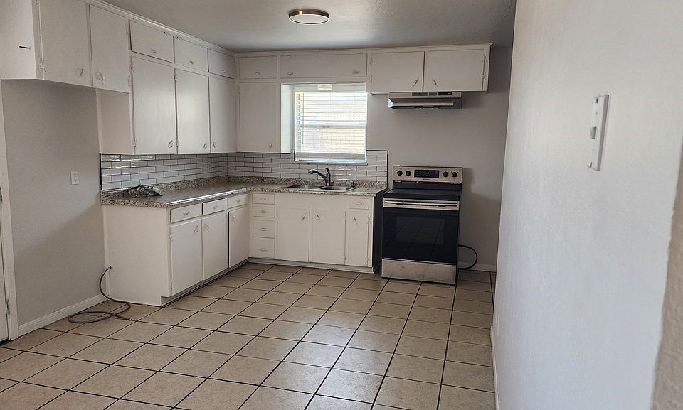 2nd image of 4621 Leisure Dr