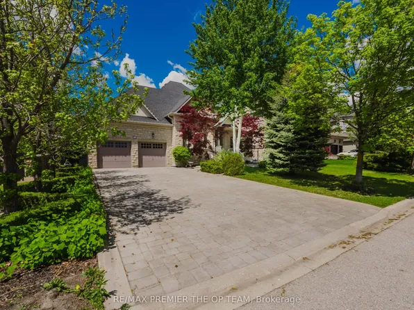 56 Park Ridge Dr, Vaughan, ON L0J 1C0