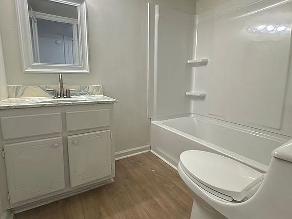 4th image of 611 Hayes St
