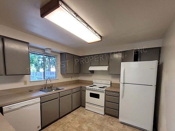 5th image of 6625-6627 SW 201st Ct