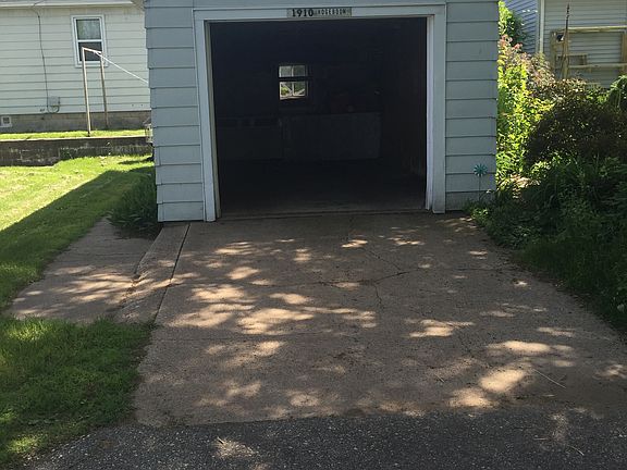 Single car garage