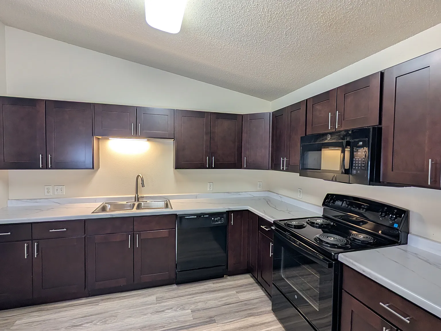 Amber Ridge Apartments — Photo 3