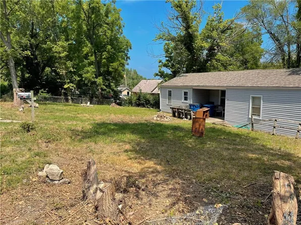 501 S Stark Ave, Independence, MO 64053
