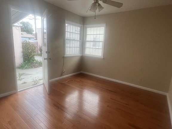 3rd image of 1100 W 39th Pl #1