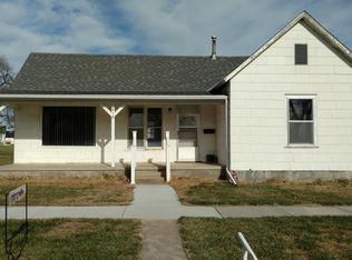 410 W Lancaster St, Blue Hill, NE 68930