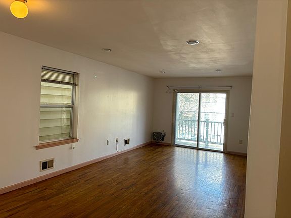 5th image of 35 Logan Ave #1