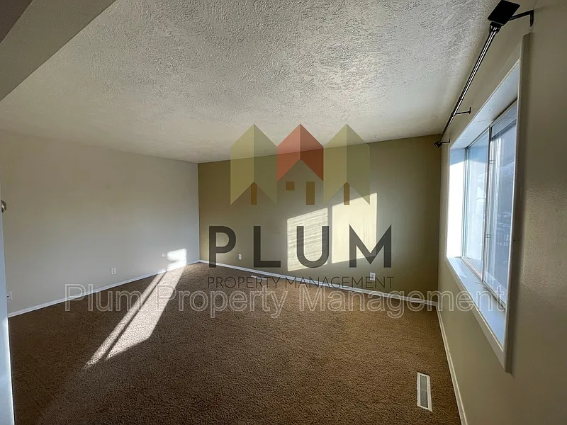 2 bed, 1.0 bath, 715 sqft, $1,395 — Photo 1