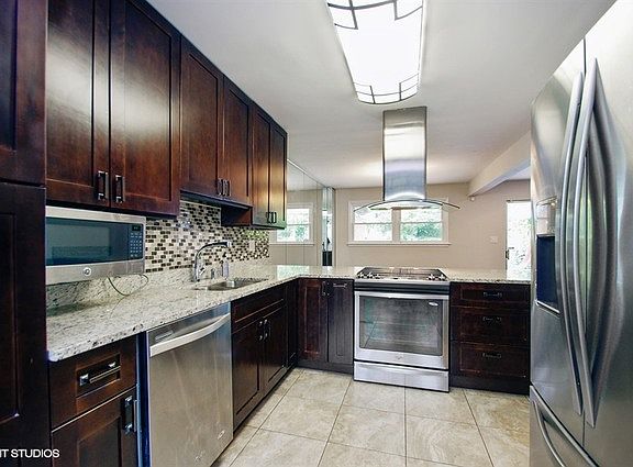 5th image of 6737 N Monticello Ave