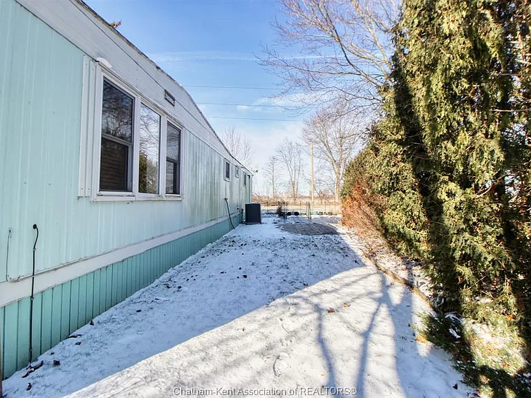 88 Essex Ct — Photo 16