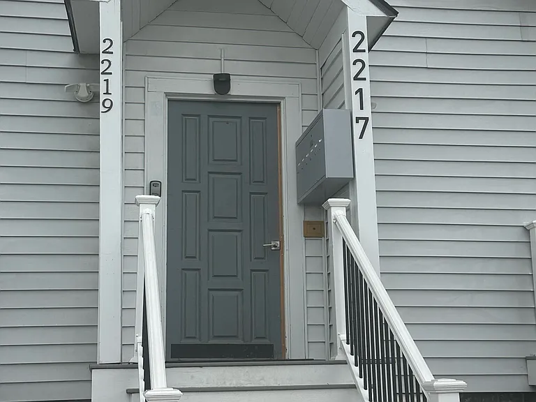 2219 Kenton St #A — Photo 6