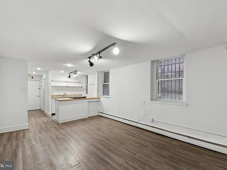 240 S 13th St #B — Photo 9