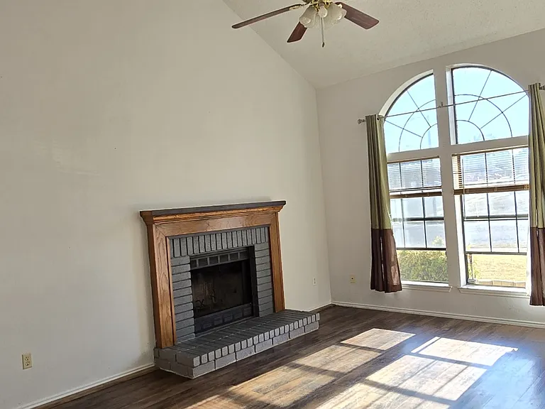 304 Texas St — Photo 19