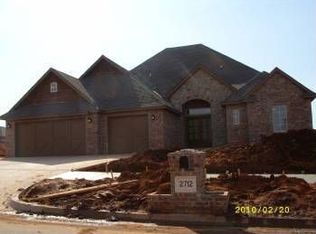 2712 SE 5th St, Moore, OK 73160
