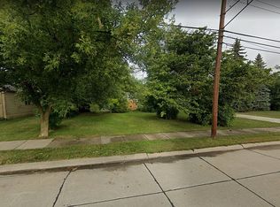 27379 Maple St, Roseville, MI 48066
