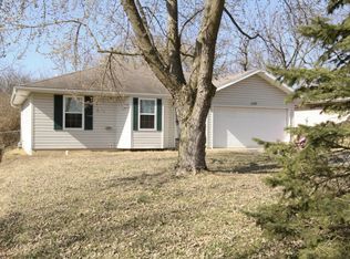 1127 N Dickerson Ave, Springfield, MO 65803