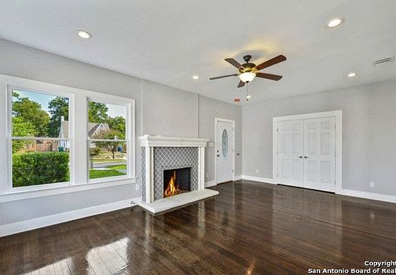 3rd image of 1934 W Summit Ave