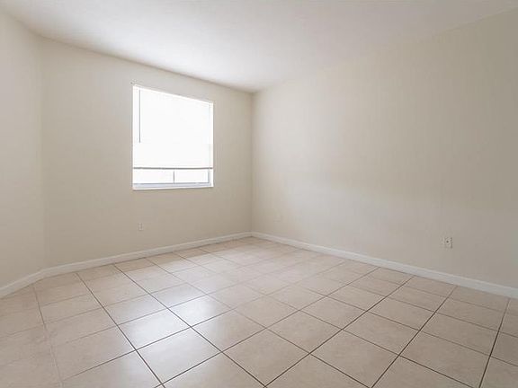 5th image of 3375 NE 15th Dr Unit 101