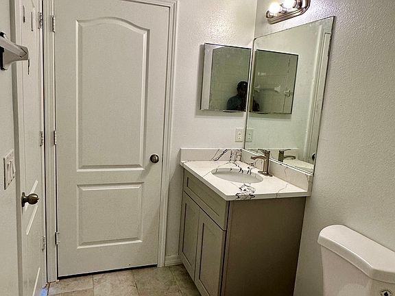4th image of 15418 Quail Woods Pl