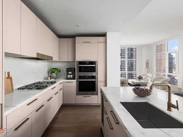 305 East 51st Street 26C image 2 of 12