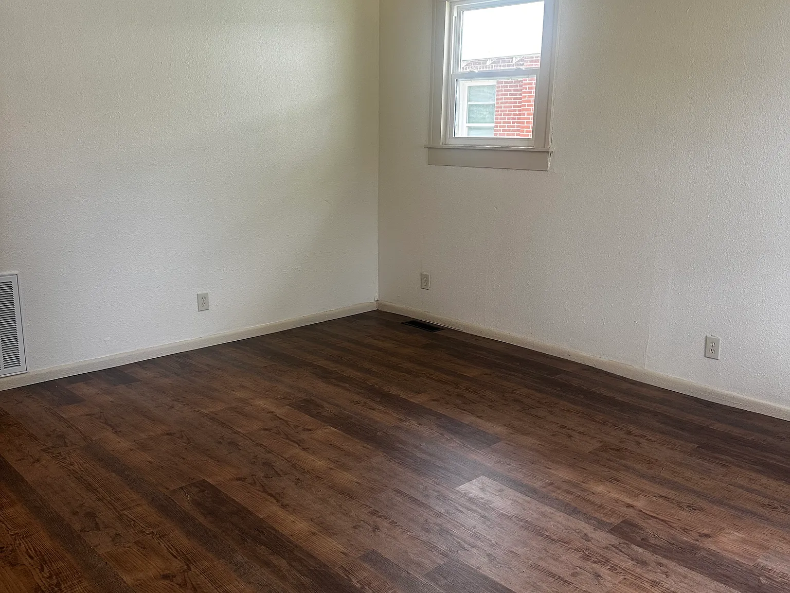 3 bed, 1.5 bath, 1296 sqft, $1,250 — Photo 2