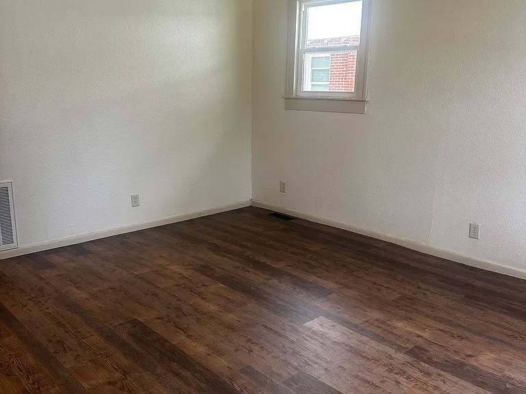 810 E Miami Ave — Photo 2