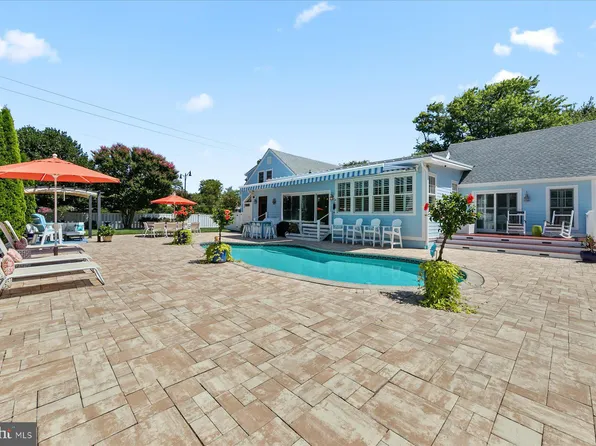 301 Parkwood St, Bethany Beach, DE 19930