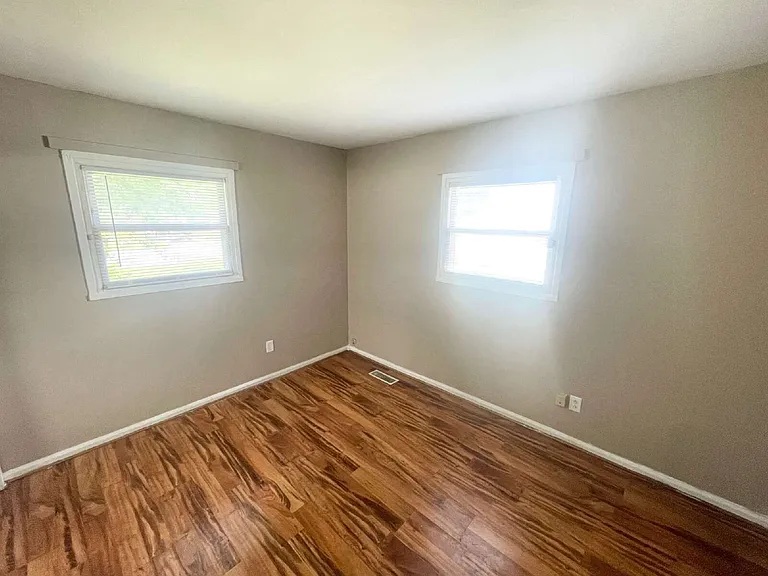 4723 Munter Ln — Photo 6