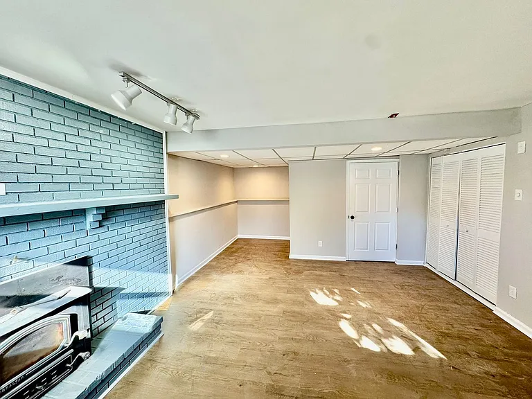 16 Indian Hill Ln — Photo 6